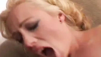 The blonde Adrianna Nicole getting fuck eagerly inside three-way
