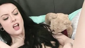 UK 18 Yo Alessa Savage Takes Stepbros Cock After Being Caught Wanking