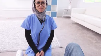 HijabHookup.Me - Arab 18 doctor Alicia Reign helps with knee injury and sensual show