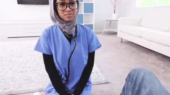 HijabHookup.Me - Arab 18 doctor Alicia Reign helps with knee injury and sensual show