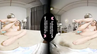 Solo dark haired Amanda Clarke is masturbating inside VR