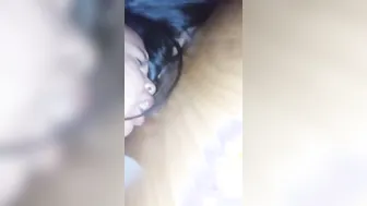 Tenemos sexo anal en la mesa y se corre en las nalgas