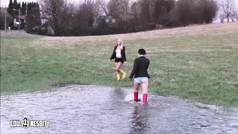Lesbo Rubberboots fun