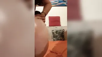Mi scopo lamica di mia moglie mentre lei fa la doccia