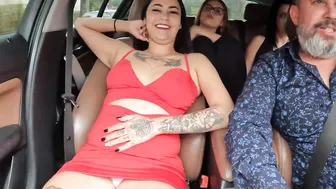 She came back and gotten on the riding and brought a friend - Caroline Moraes
