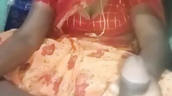 Indian aunty hand job into hotal room