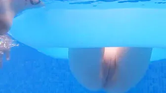 Life underwater is fucking perfect