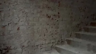 Tomways porn video – Warming up into an abandoned building 