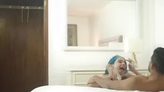 Azul mi asistente virtual; tímida seductora y adicta al sexo. Min Galilea
