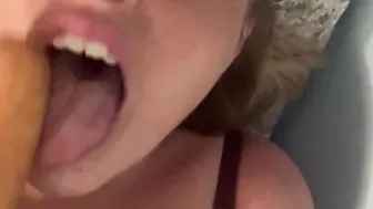 Deep Face porn video – Nasty 19 yo bimbo deep throating a corndog