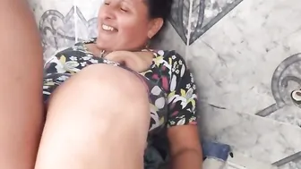 I surprise her while she washes and getting her snatch