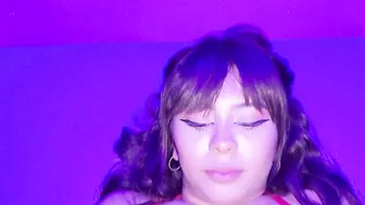 I warm up my gf so that my cousin fucks her into my bed and she jizzes on her face