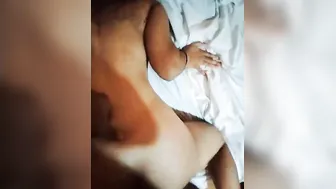 CHICA CULONA GRITA QUE YA NO AGUANTA Y SE VIENE Y LE TIEMBLA LAS PIERNAS