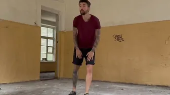 Sperma porn video – Almost caught masturbating inside an abandoned building