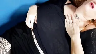 Skank with big saggy melons fucking her gaping hole till