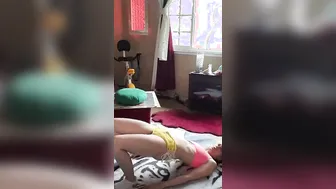 Workout inside Cutie yellow shorts