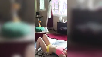 Workout inside Cutie yellow shorts