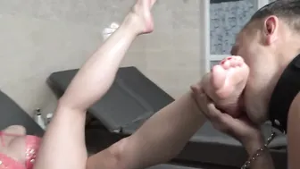 toes licking female domination
