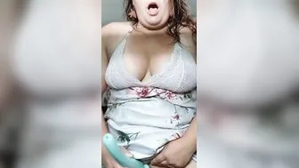 Sexsual Cougar Masterbates with sex toys