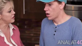 Southern cougar Begs For Anal - Dee Williams