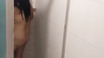 I masturbate while my stepmom takes a shower