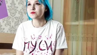 Fan face into cum. The courier delivered the parcel to the twat.