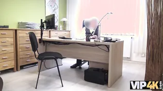 VIP4K. Inga ama larte ma dovrebbe scopare duramente per pagare