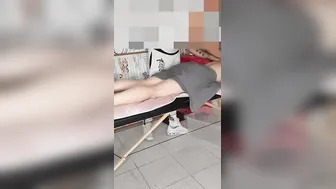 Massaggio romantico ma la cliente si scalda troppo