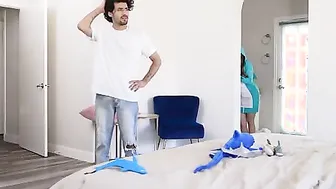 Is That A Shark Inside Your Leggings - S26:E3