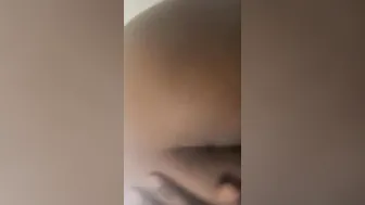 Babymomma rides that penis til she cream fast