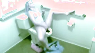 Cute Blonde get horny Fingering