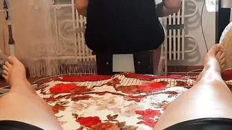 Next porn video – While my next door sits on a chair and plays on