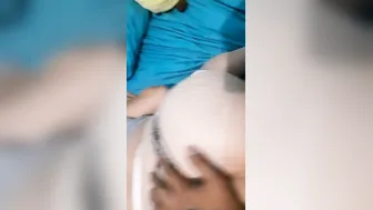 Mi esposo me coge por el culo con las medias rotas y la Tanga de lado