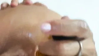 Masturbation anal sur beau gros cul