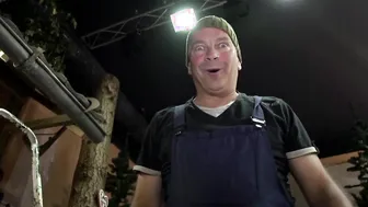 Barn porn video – 19 Yo Lullu Gun into der Scheune abgeritten