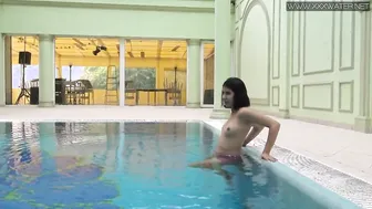 Bae underwater Beauty Lady Dee swims nude