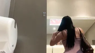 CAMARA EN BAÑO PUBLICO