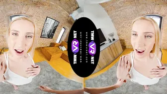 Dude opens the door and wet pussy