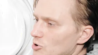 Shake your ass on laundry