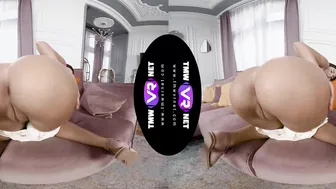 Hottie shows her brightest orgasm