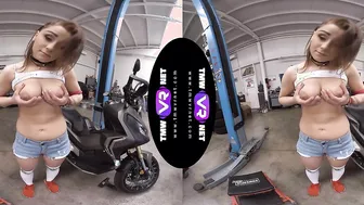 Hottie orgasms in the garage