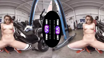 Hottie orgasms in the garage