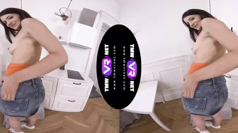 Cooking porn video – Solo orgasm on a kitchen chair