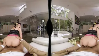VR Conk Elle Lee as Yor Forger inside Spy X