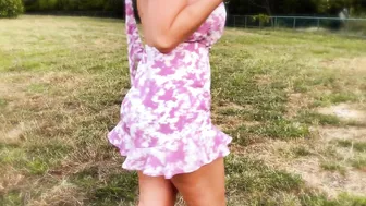 mom flashes her PRETTY MELONS inside OUTSIDE - OF @wifeydoespremium
