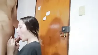 MY STEPSISTER RECEIVES ME WITH A FELLATIO INSIDE THE APARTMENT