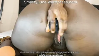 Hot cougar Smutty Luce sticks big vibrator up her butt