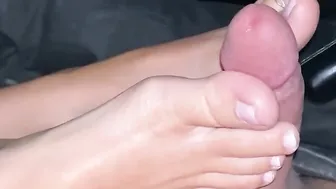 pov GIGANTIC CUM FOUNTAIN on my light pink feet 