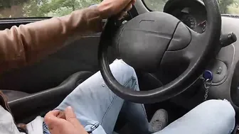 OMG  the lady slips her hand inside my leggings while i drive