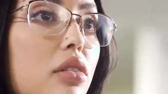 Doctor makes stepmom kiss step daughter